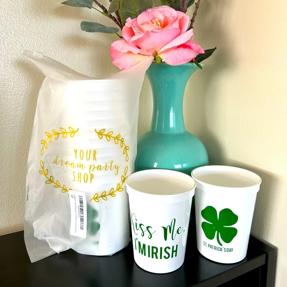 NWT Kiss Me I’m Irish St. Patrick’s Day Party Cups 12 count White Green 12oz